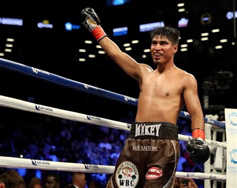 broner vs mikey garcia|Dominant Mikey Garcia sends Adrien Broner crashing .